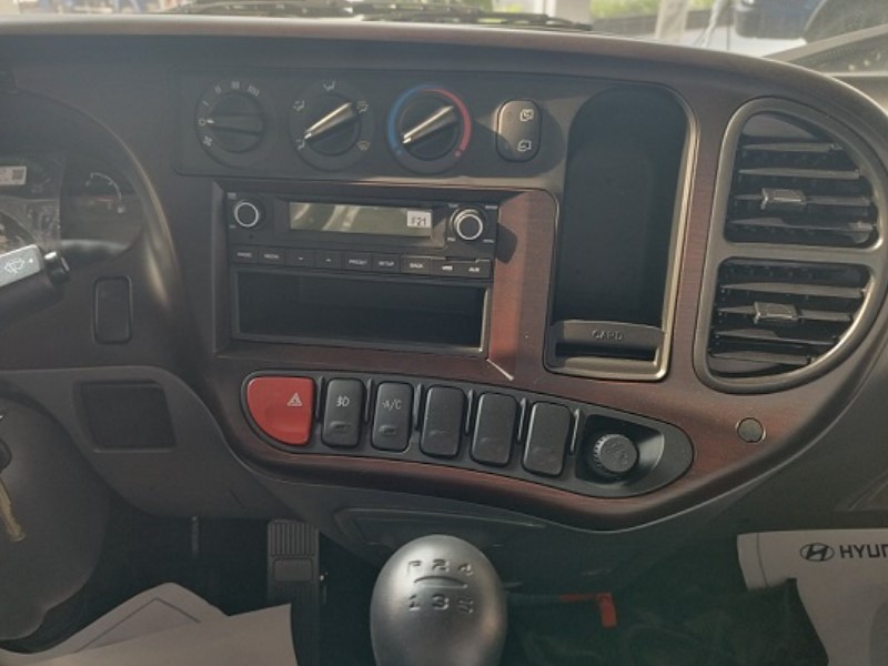bang-dieu-khien-xe-tai-hyundai-new-mighty-110sl-7-tan-thung-mui-bat