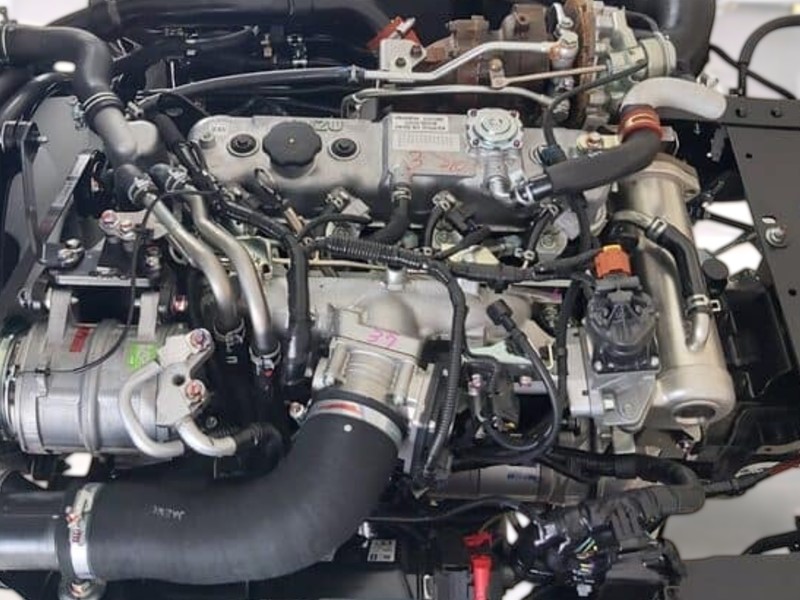 dong-co-xe-tai-cho-gia-suc-isuzu-qkr77fe4-2-1-tan
