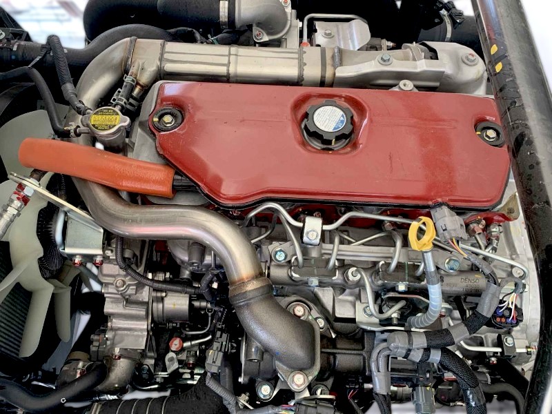 dong-co-xe-tai-hino-xzu650l-1-9-tan-thung-mui-bat