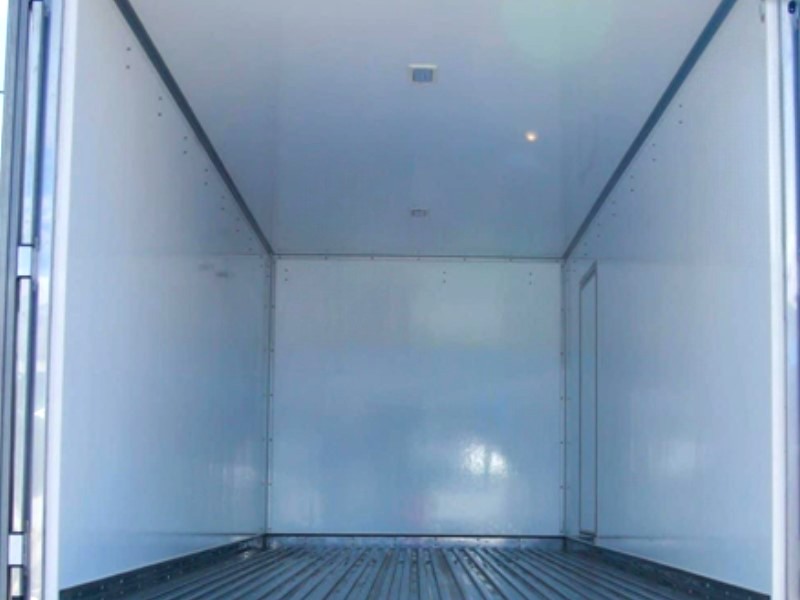 long-thung-xe-tai-isuzu-nqr75me4-5-tan-thung-bao-on