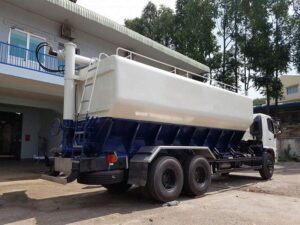 XE BỒN HINO 3 CHÂN FL 24 KHỐI CHỞ THỨC ĂN GIA SÚC
