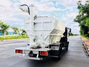 XE BỒN HINO FC CHỞ THỨC ĂN GIA SÚC 5 TẤN 8.5 KHỐI