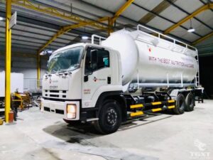 XE BỒN ISUZU 3 CHÂN CHỞ THỨC ĂN GIA SÚC 26 KHỐI