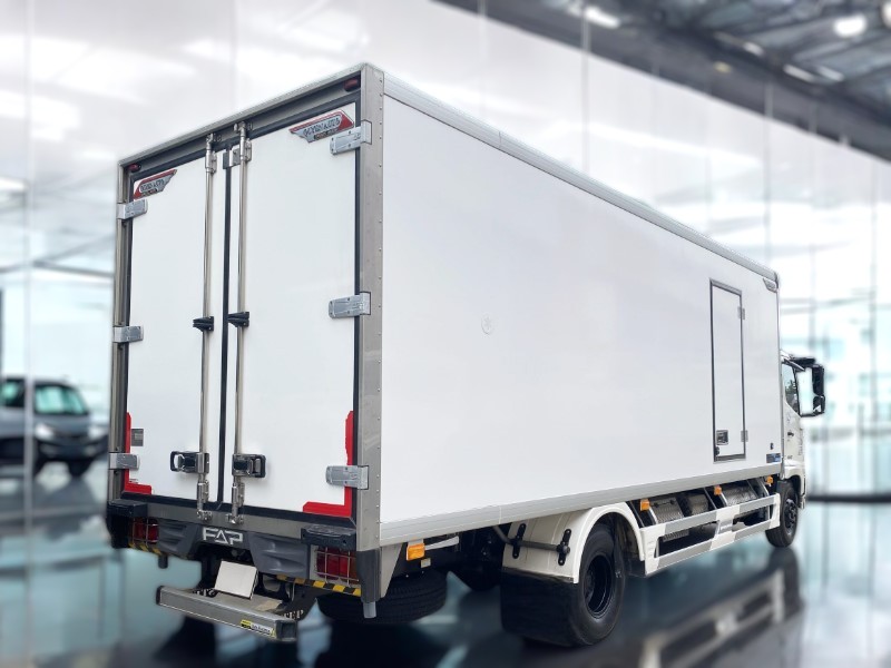 XE ĐÔNG LẠNH HINO FC9JJTC 5.5 TẤN - Ảnh 6
