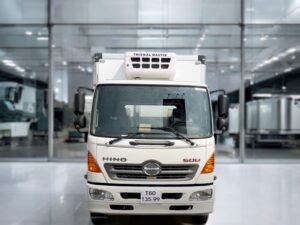 Alternative view of XE ĐÔNG LẠNH HINO FC9JJTC 5.5 TẤN