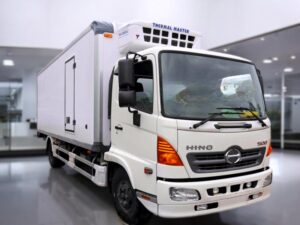 XE ĐÔNG LẠNH HINO FC9JJTC 5.5 TẤN