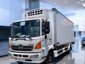 XE ĐÔNG LẠNH HINO FC9JNTC 5.7 TẤN THÙNG DÀI 7M2