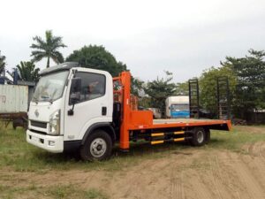 Alternative view of XE TẢI FAW 5.7 TẤN NÂNG ĐẦU CHỞ MÁY CHUYÊN DÙNG