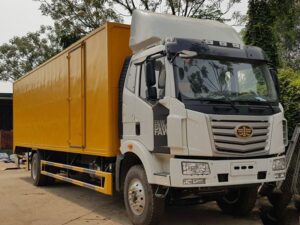 XE TẢI FAW THÙNG KÍN 7.35 TẤN DÀI 9M7