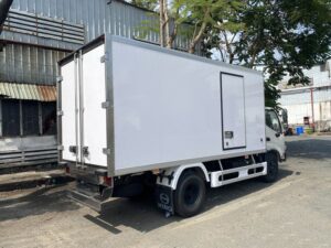 Alternative view of XE TẢI HINO DUTRO XZU342L 3.5 TẤN THÙNG ĐÔNG LẠNH
