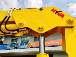 XE TẢI HINO FC 6 TẤN GẮN CẨU GẤP 3 TẤN HYVA HB70E4