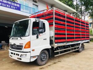 Alternative view of XE TẢI HINO FC9JJTA 4.9 TẤN THÙNG CHỞ GIA CẦM