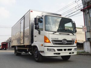 Alternative view of XE TẢI HINO FC9JJTC 6 TẤN THÙNG KÍN GẮN BỬNG NÂNG