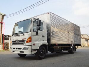 XE TẢI HINO FC9JLTA 4.6 TẤN THÙNG KÍN BỬNG NÂNG
