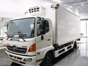XE TẢI HINO FC9JLTA 5.3 TẤN THÙNG ĐÔNG LẠNH