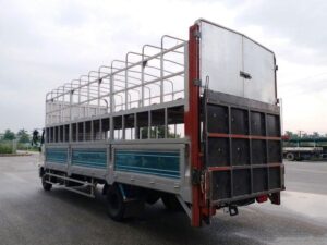 Alternative view of XE TẢI HINO FC9JNTA 3.8 TẤN CHỞ MÔ TÔ XE MÁY