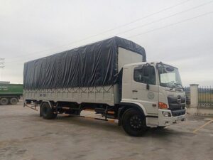 XE TẢI HINO FG 7 TẤN CHỞ MÔ TÔ XE MÁY THÙNG DÀI 9M
