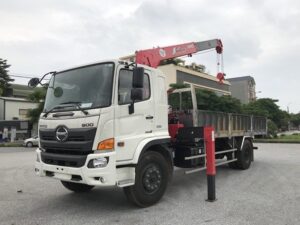 XE TẢI HINO FG8JP7A 6.8 TẤN GẮN CẨU UNIC URV555