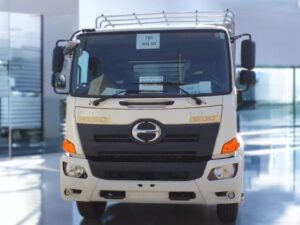 Alternative view of XE TẢI HINO FG8JT7A 6.8 TẤN THÙNG CHỞ GIA SÚC