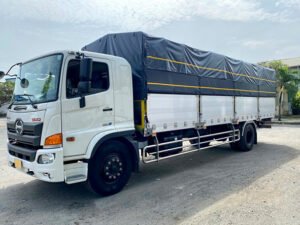 Alternative view of XE TẢI HINO FG8JT7A 8 TẤN THÙNG MUI BẠT