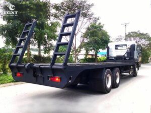 Alternative view of XE TẢI HINO FM 14 TẤN NÂNG ĐẦU CHỞ MÁY CÔNG TRÌNH