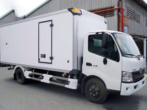 Alternative view of XE TẢI HINO XZU720L 3.5 TẤN THÙNG BẢO ÔN