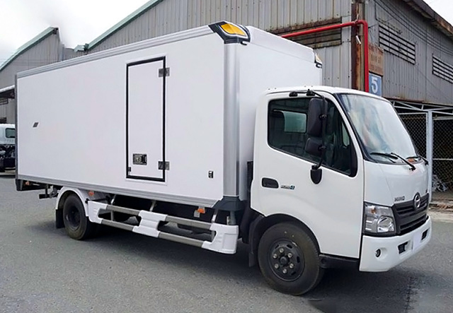 XE TẢI HINO XZU720L 3.5 TẤN THÙNG BẢO ÔN - Ảnh 2