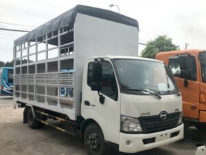 XE TẢI HINO XZU720L 3 TẤN CHỞ MÔ TÔ XE MÁY