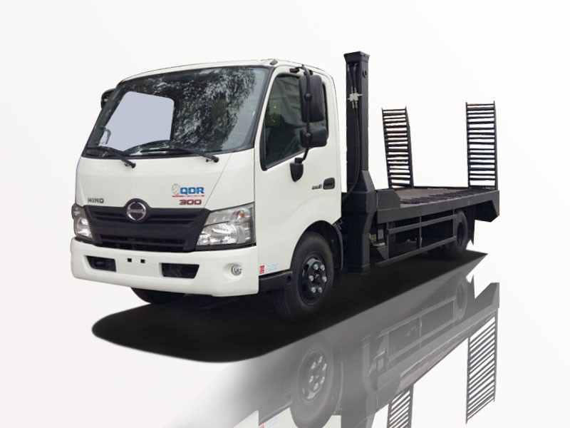 XE TẢI HINO XZU730L 3.5 TẤN NÂNG ĐẦU CHỞ MÁY CHUYÊN DÙNG