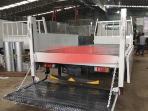 XE TẢI HINO XZU730L 4.8 TẤN THÙNG LỬNG BỬNG NÂNG