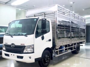 XE TẢI HINO XZU730L 4 TẤN THÙNG CHỞ HEO