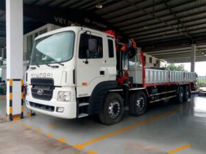 XE TẢI HYUNDAI HD320 4 CHÂN 15 TẤN GẮN CẨU FERRARI 8 TẤN 4 KHÚC