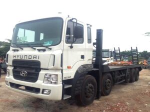 Alternative view of XE TẢI HYUNDAI HD360 NÂNG ĐẦU CHỞ MÁY CÔNG TRÌNH
