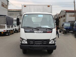 XE TẢI ISUZU 1.5 TẤN THÙNG KÍN BỬNG NÂNG – QKR230
