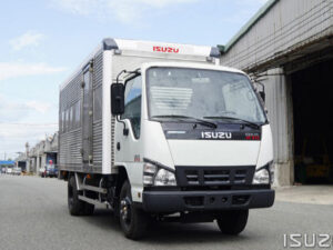 Alternative view of XE TẢI ISUZU QKR77FE4 2.4 TẤN THÙNG KÍN