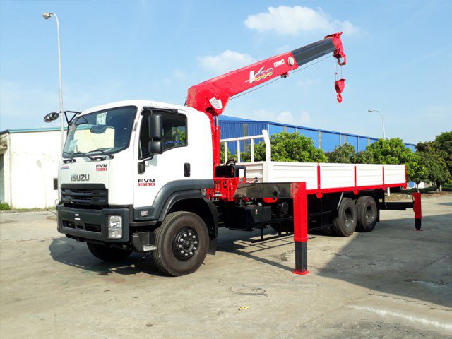 XE TẢI ISUZU 15 TẤN FVM GẮN CẨU UNIC 8 TẤN 5 KHÚC URV805