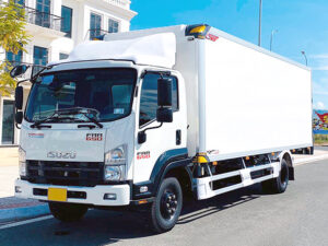 Alternative view of XE TẢI ISUZU FRR90NE4 6 TẤN THÙNG BẢO ÔN