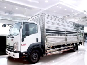 Alternative view of XE TẢI ISUZU FRR90NE4 4.5 TẤN CHỞ GIA SÚC 3 TẦNG