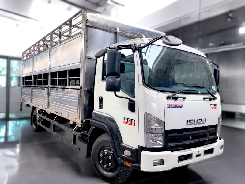 XE TẢI ISUZU FRR90NE4 4.5 TẤN CHỞ GIA SÚC 3 TẦNG - Ảnh 3