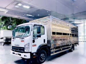 XE TẢI ISUZU FRR90NE4 6 TẤN CHỞ GIA SÚC