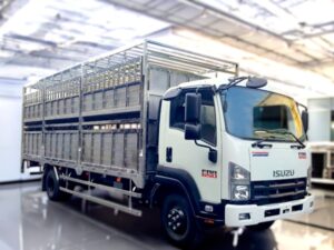 Alternative view of XE TẢI ISUZU FRR90NE4 6 TẤN CHỞ GIA SÚC