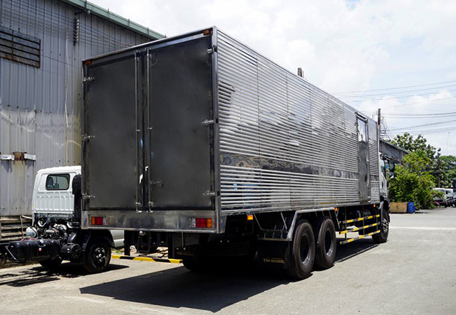 XE TẢI ISUZU FVM34TE4 15 TẤN THÙNG KÍN - Ảnh 5