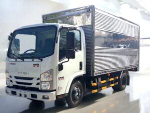 XE TẢI ISUZU NMR77EE4 2.4 TẤN THÙNG KÍN