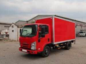 Alternative view of XE TẢI ISUZU NMR85HE4 1.7 TẤN THÙNG KÍN BỬNG NÂNG