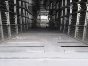 Alternative view of XE TẢI ISUZU NPR85KE4 3.5 TẤN CHỞ PALLET CHỨA CẤU KIỆN ĐIỆN TỬ