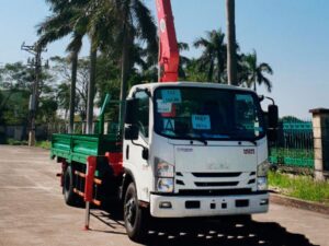 Alternative view of XE TẢI ISUZU NQR75M 4 TẤN GẮN CẨU 3 TẤN UNIC URV340