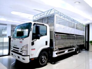 Alternative view of XE TẢI ISUZU NQR75ME4 4.5 TẤN CHỞ GIA SÚC