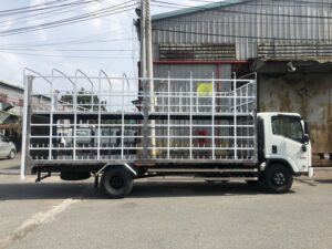 Alternative view of XE TẢI ISUZU NQR75ME4 4.6 TẤN CHỞ MÔ TÔ XE MÁY