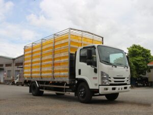 Alternative view of XE TẢI ISUZU NQR75ME4 4 TẤN CHỞ GIA CẦM