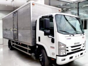 XE TẢI ISUZU NQR75ME4 5.5 TẤN THÙNG KÍN